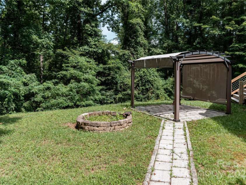 166 Jay Bird Drive, Sylva, NC 28779.  MLS# CAR4289946, YatesRealty ID 30599. 