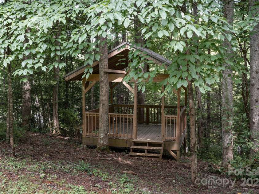 166 Jay Bird Drive, Sylva, NC 28779.  MLS# CAR4289946, YatesRealty ID 30599. 