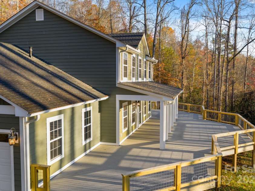 166 Jay Bird Drive, Sylva, NC 28779.  MLS# CAR4289946, YatesRealty ID 30599. 