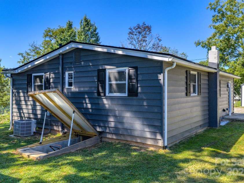 26 Center Street, Candler, NC 28715.  MLS# CAR4297690, YatesRealty ID 306. 