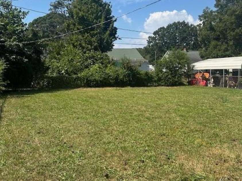 407 FLORENCE Street, Clinton, SC 29325.  MLS# CAR4304608, YatesRealty ID 3060. 