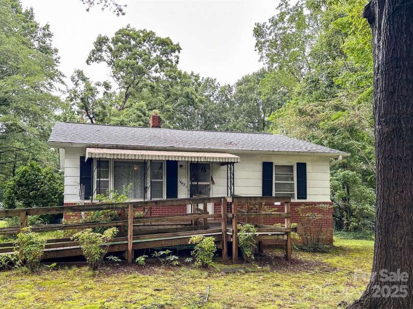 1443 9th Avenue, Hickory, NC 28602.  MLS# CAR4289249, YatesRealty ID 30601. 