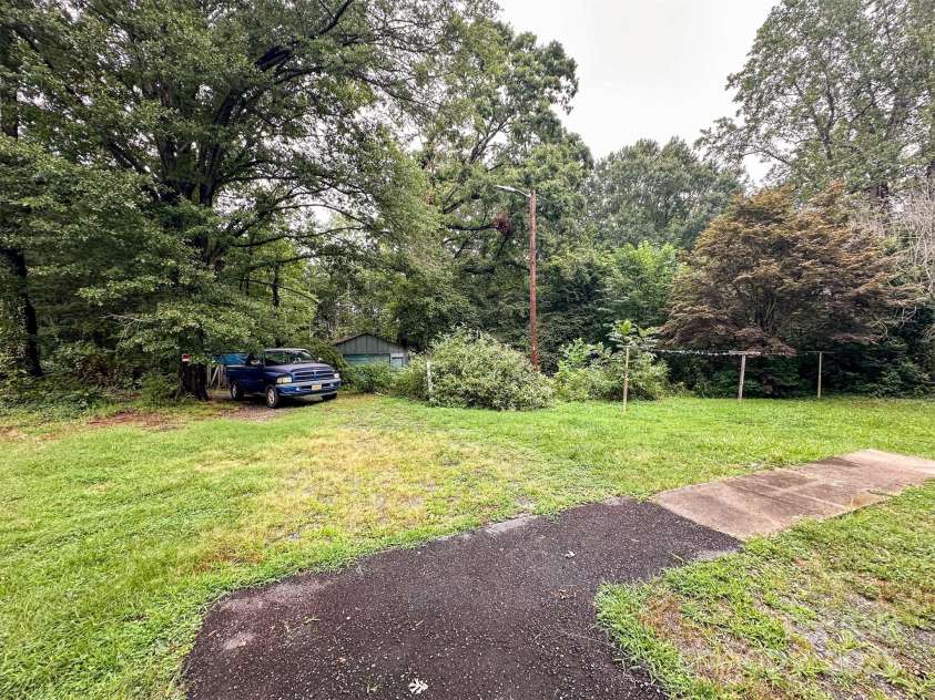 1443 9th Avenue, Hickory, NC 28602.  MLS# CAR4289249, YatesRealty ID 30601. 