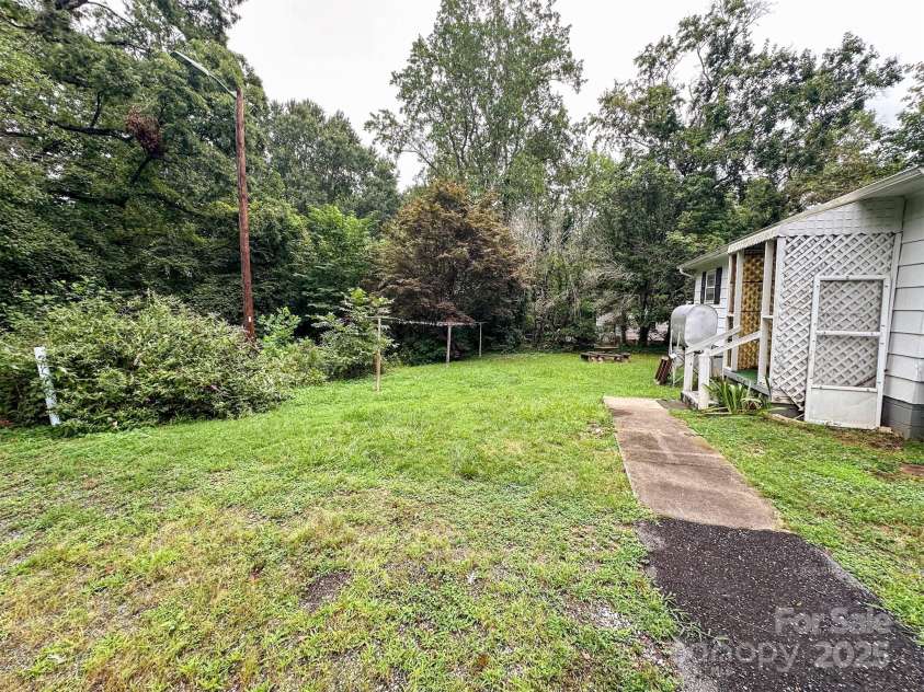 1443 9th Avenue, Hickory, NC 28602.  MLS# CAR4289249, YatesRealty ID 30601. 