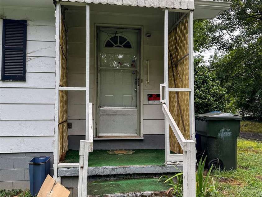 1443 9th Avenue, Hickory, NC 28602.  MLS# CAR4289249, YatesRealty ID 30601. 