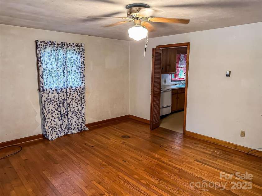 1443 9th Avenue, Hickory, NC 28602.  MLS# CAR4289249, YatesRealty ID 30601. 