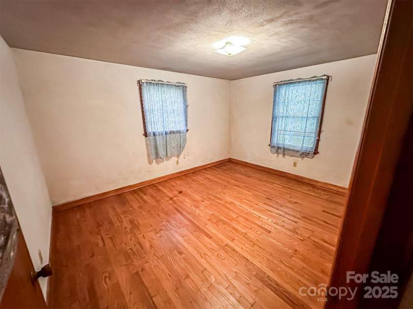 1443 9th Avenue, Hickory, NC 28602.  MLS# CAR4289249, YatesRealty ID 30601. 