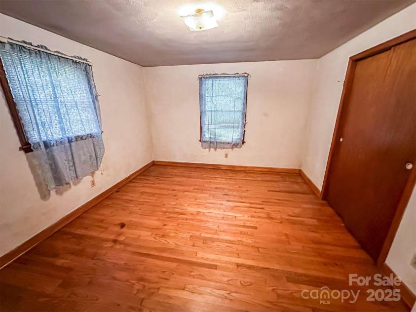 1443 9th Avenue, Hickory, NC 28602.  MLS# CAR4289249, YatesRealty ID 30601. 