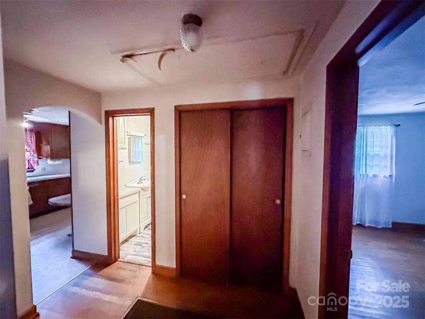 1443 9th Avenue, Hickory, NC 28602.  MLS# CAR4289249, YatesRealty ID 30601. 