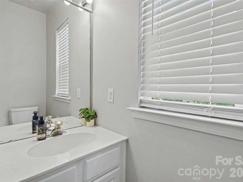 9204 Culcairn Road, Huntersville, NC 28078.  MLS# CAR4390421, YatesRealty ID 30602. Half Bath