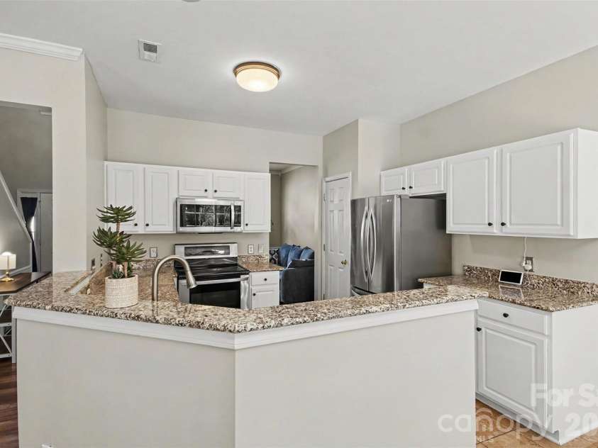 9204 Culcairn Road, Huntersville, NC 28078.  MLS# CAR4390421, YatesRealty ID 30602. Kitchen