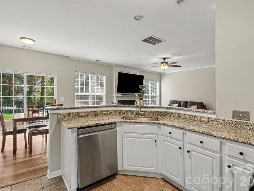 9204 Culcairn Road, Huntersville, NC 28078.  MLS# CAR4390421, YatesRealty ID 30602. Kitchen