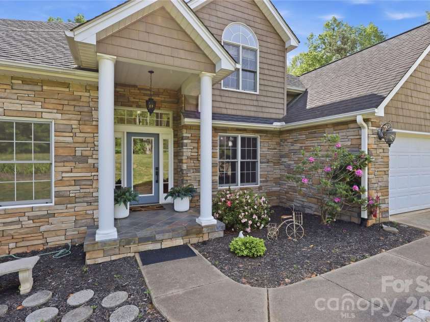 275 Ferguson Drive, Asheville, NC 28806.  MLS# CAR4379726, YatesRealty ID 30603. 