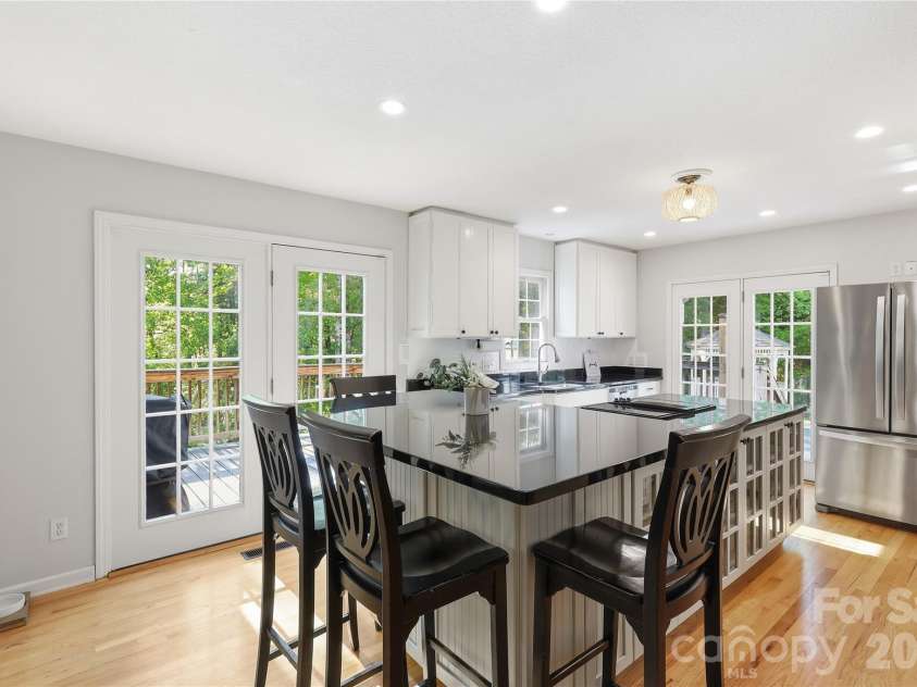 275 Ferguson Drive, Asheville, NC 28806.  MLS# CAR4379726, YatesRealty ID 30603. 