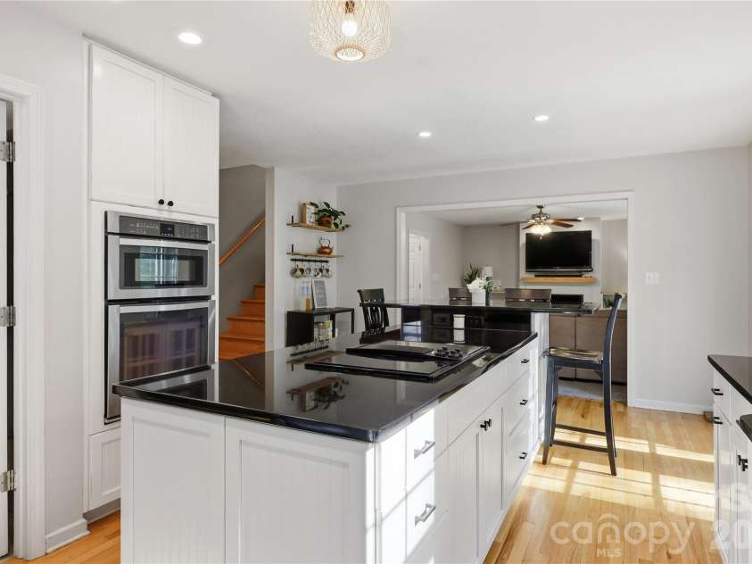 275 Ferguson Drive, Asheville, NC 28806.  MLS# CAR4379726, YatesRealty ID 30603. 