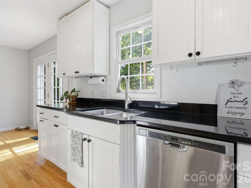 275 Ferguson Drive, Asheville, NC 28806.  MLS# CAR4379726, YatesRealty ID 30603. 