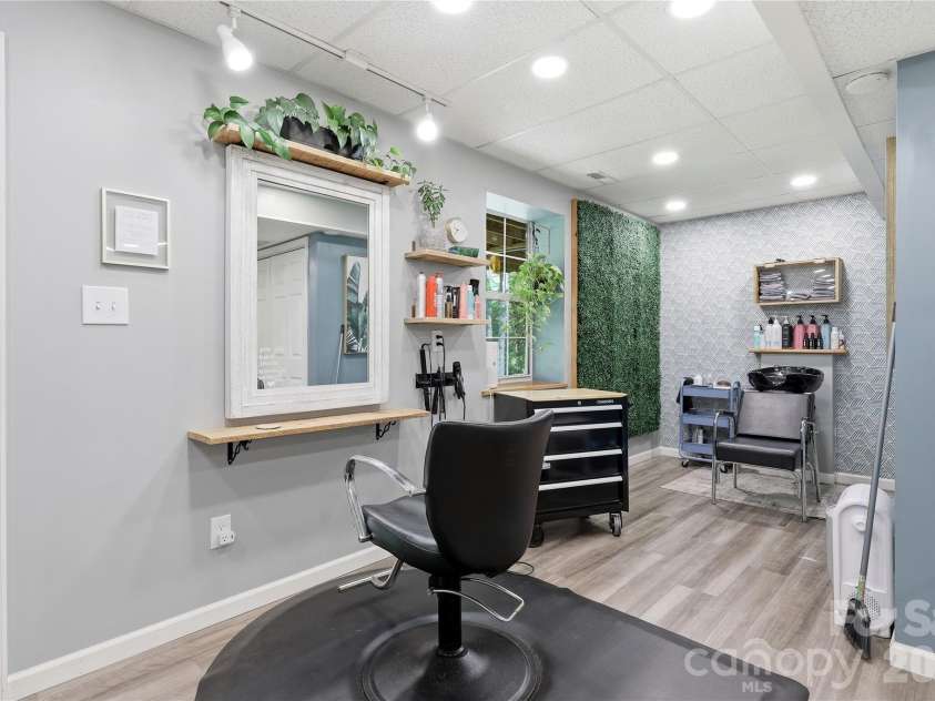 275 Ferguson Drive, Asheville, NC 28806.  MLS# CAR4379726, YatesRealty ID 30603. 