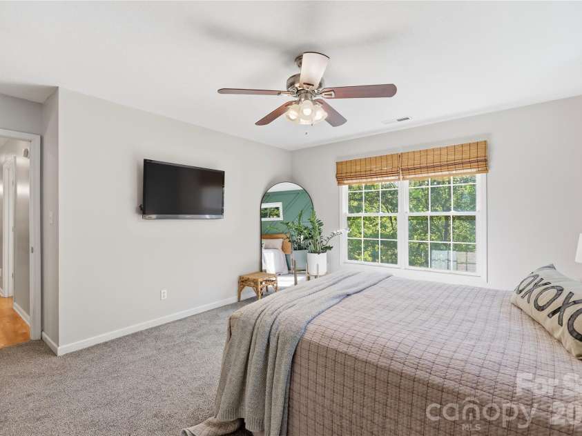 275 Ferguson Drive, Asheville, NC 28806.  MLS# CAR4379726, YatesRealty ID 30603. 