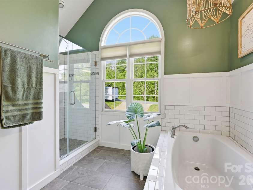 275 Ferguson Drive, Asheville, NC 28806.  MLS# CAR4379726, YatesRealty ID 30603. 