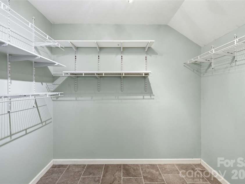 275 Ferguson Drive, Asheville, NC 28806.  MLS# CAR4379726, YatesRealty ID 30603. 