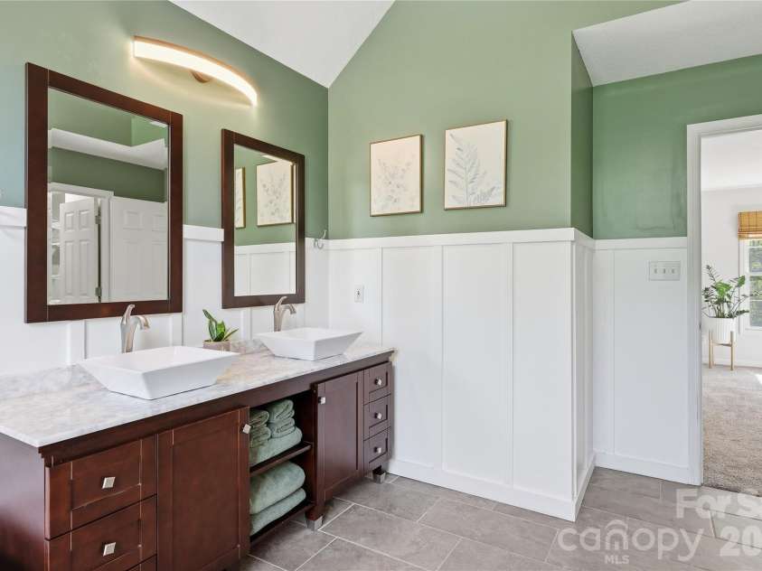 275 Ferguson Drive, Asheville, NC 28806.  MLS# CAR4379726, YatesRealty ID 30603. 
