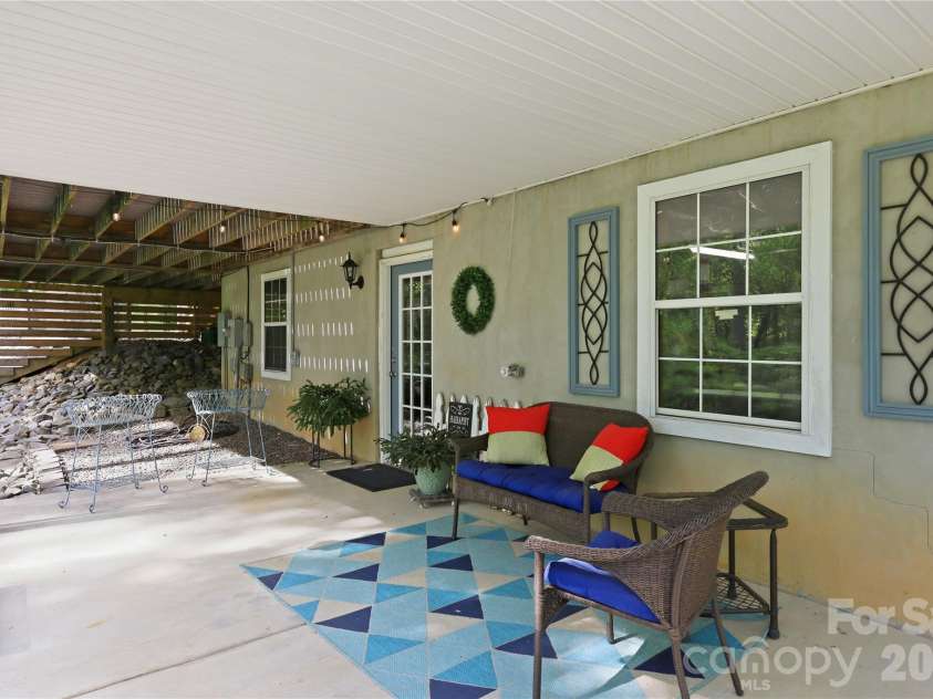 275 Ferguson Drive, Asheville, NC 28806.  MLS# CAR4379726, YatesRealty ID 30603. 