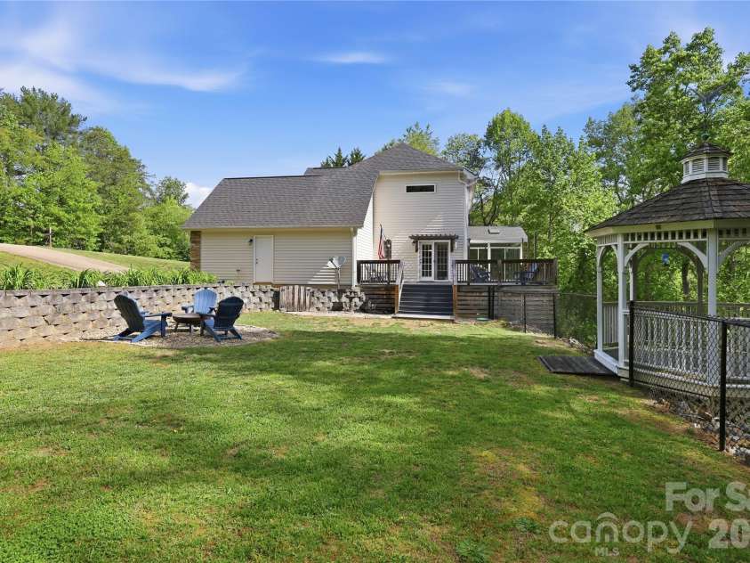 275 Ferguson Drive, Asheville, NC 28806.  MLS# CAR4379726, YatesRealty ID 30603. 