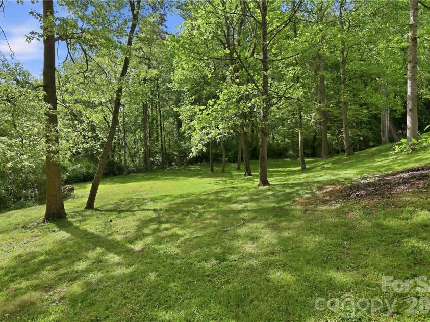 275 Ferguson Drive, Asheville, NC 28806.  MLS# CAR4379726, YatesRealty ID 30603. 