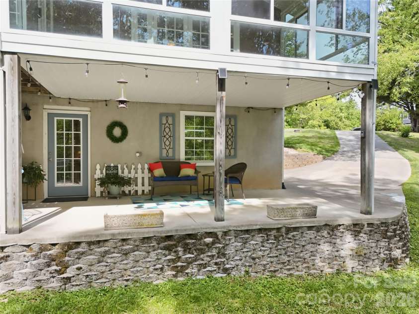 275 Ferguson Drive, Asheville, NC 28806.  MLS# CAR4379726, YatesRealty ID 30603. 