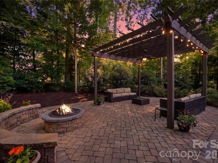 1413 Screech Owl Road, Waxhaw, NC 28173.  MLS# CAR4381347, YatesRealty ID 30604. Beautiful backyard oasis!