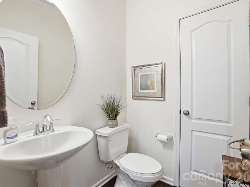 1413 Screech Owl Road, Waxhaw, NC 28173.  MLS# CAR4381347, YatesRealty ID 30604. Half bath