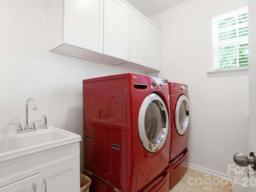 1413 Screech Owl Road, Waxhaw, NC 28173.  MLS# CAR4381347, YatesRealty ID 30604. Large Laundry with sink and cabinets!