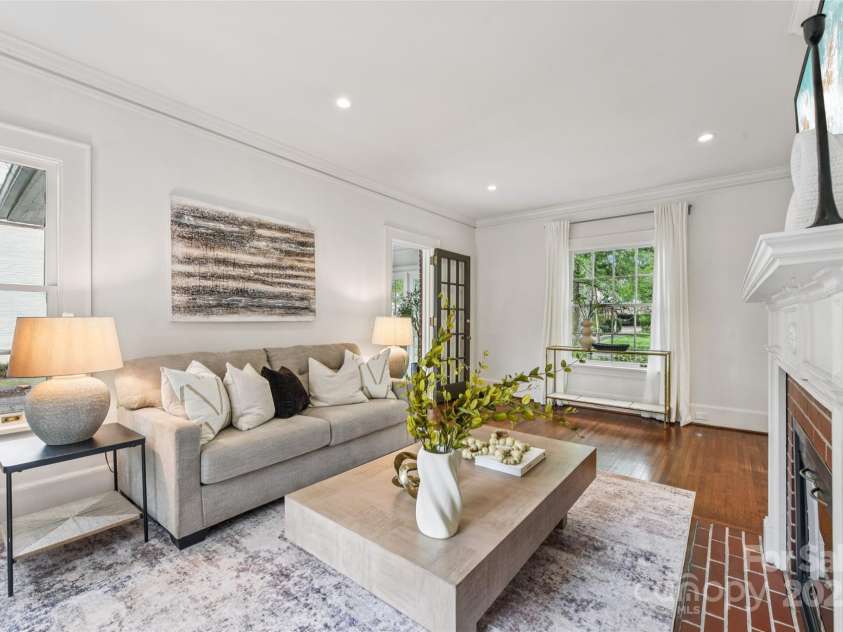 1638 Hertford Road, Charlotte, NC 28207.  MLS# CAR4280556, YatesRealty ID 30604. 