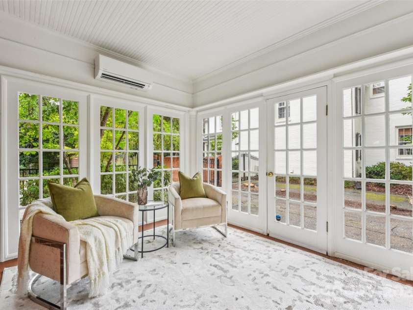 1638 Hertford Road, Charlotte, NC 28207.  MLS# CAR4280556, YatesRealty ID 30604. 