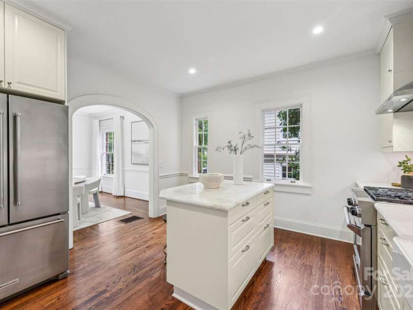 1638 Hertford Road, Charlotte, NC 28207.  MLS# CAR4280556, YatesRealty ID 30604. 