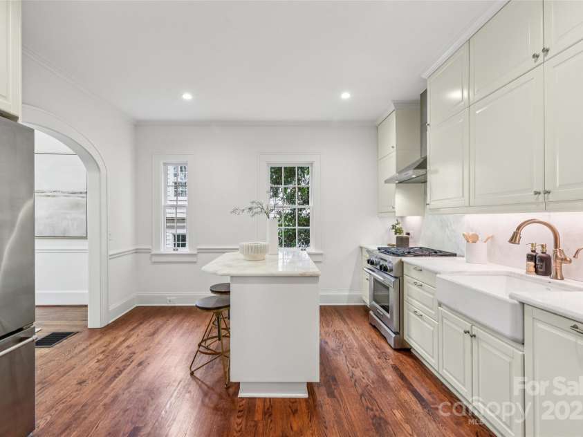 1638 Hertford Road, Charlotte, NC 28207.  MLS# CAR4280556, YatesRealty ID 30604. 