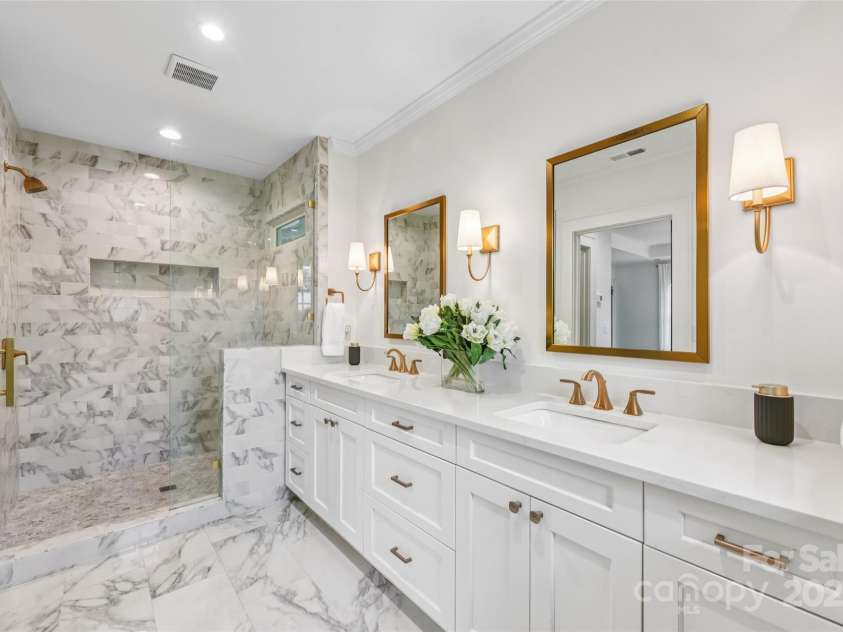 1638 Hertford Road, Charlotte, NC 28207.  MLS# CAR4280556, YatesRealty ID 30604. 