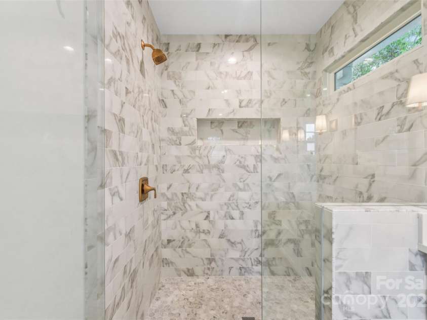 1638 Hertford Road, Charlotte, NC 28207.  MLS# CAR4280556, YatesRealty ID 30604. 