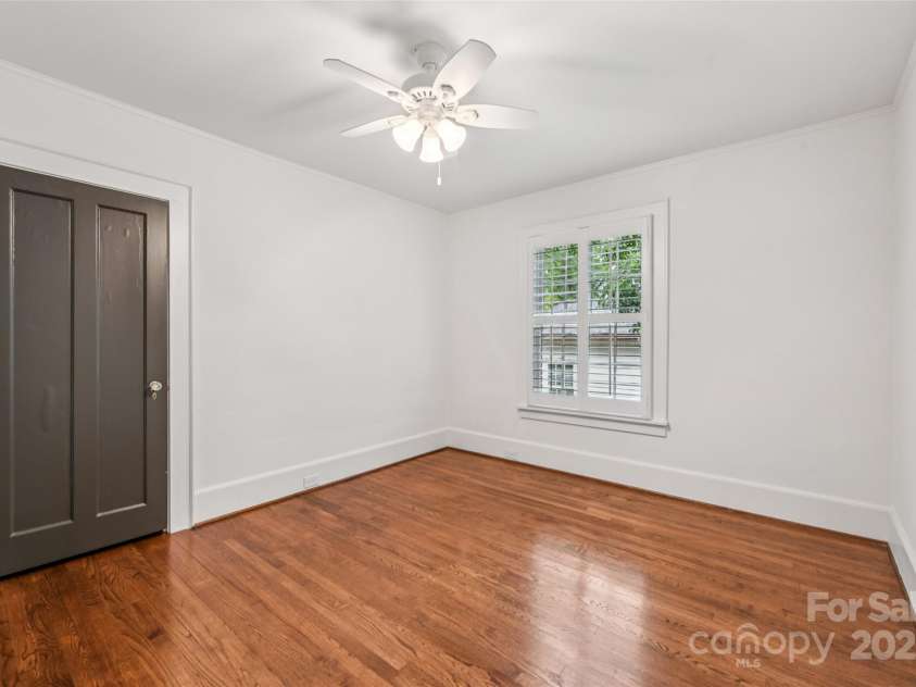 1638 Hertford Road, Charlotte, NC 28207.  MLS# CAR4280556, YatesRealty ID 30604. 