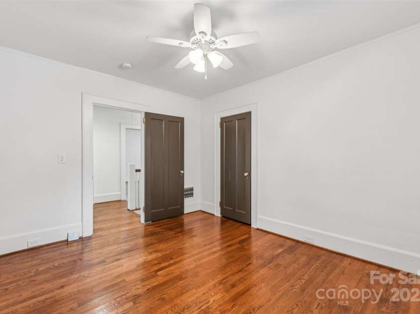 1638 Hertford Road, Charlotte, NC 28207.  MLS# CAR4280556, YatesRealty ID 30604. 