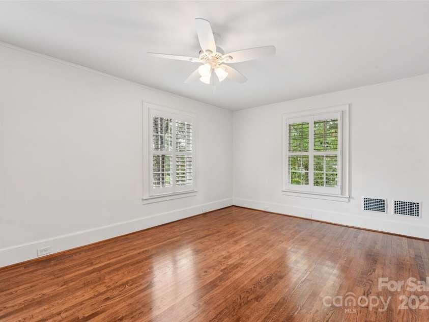 1638 Hertford Road, Charlotte, NC 28207.  MLS# CAR4280556, YatesRealty ID 30604. 
