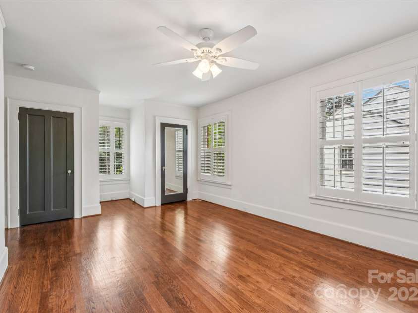 1638 Hertford Road, Charlotte, NC 28207.  MLS# CAR4280556, YatesRealty ID 30604. 