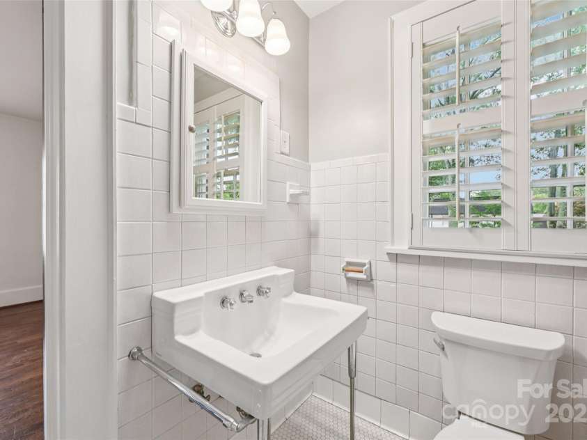 1638 Hertford Road, Charlotte, NC 28207.  MLS# CAR4280556, YatesRealty ID 30604. 