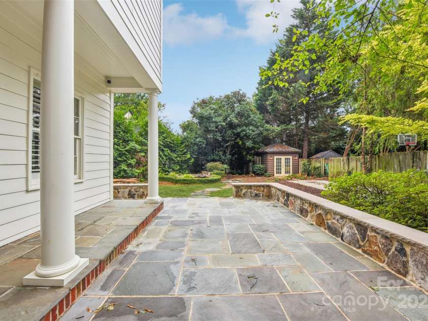 1638 Hertford Road, Charlotte, NC 28207.  MLS# CAR4280556, YatesRealty ID 30604. 