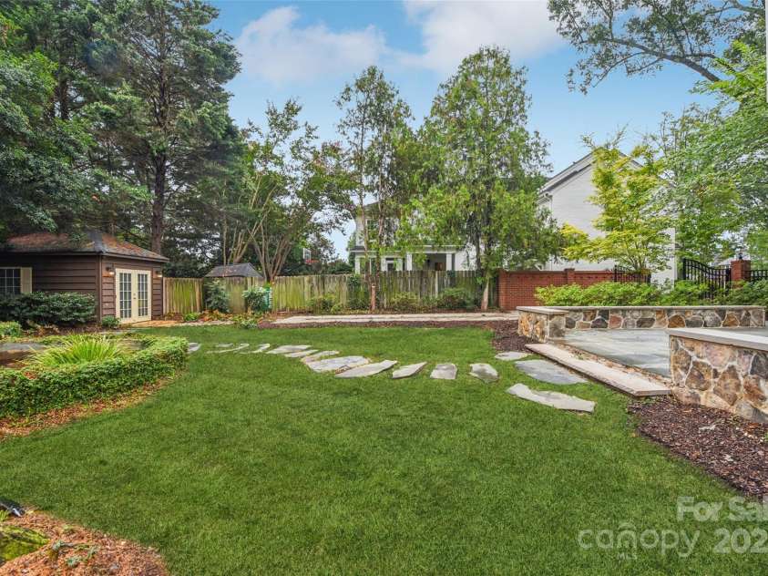 1638 Hertford Road, Charlotte, NC 28207.  MLS# CAR4280556, YatesRealty ID 30604. 