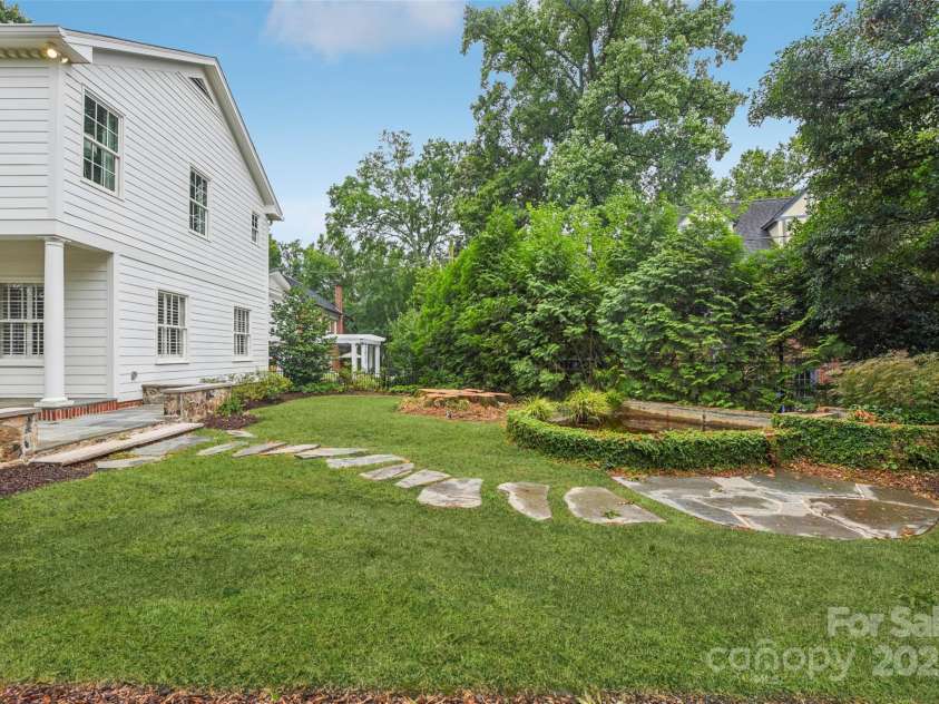 1638 Hertford Road, Charlotte, NC 28207.  MLS# CAR4280556, YatesRealty ID 30604. 
