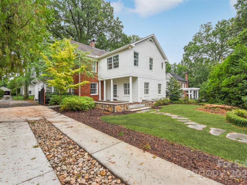 1638 Hertford Road, Charlotte, NC 28207.  MLS# CAR4280556, YatesRealty ID 30604. 