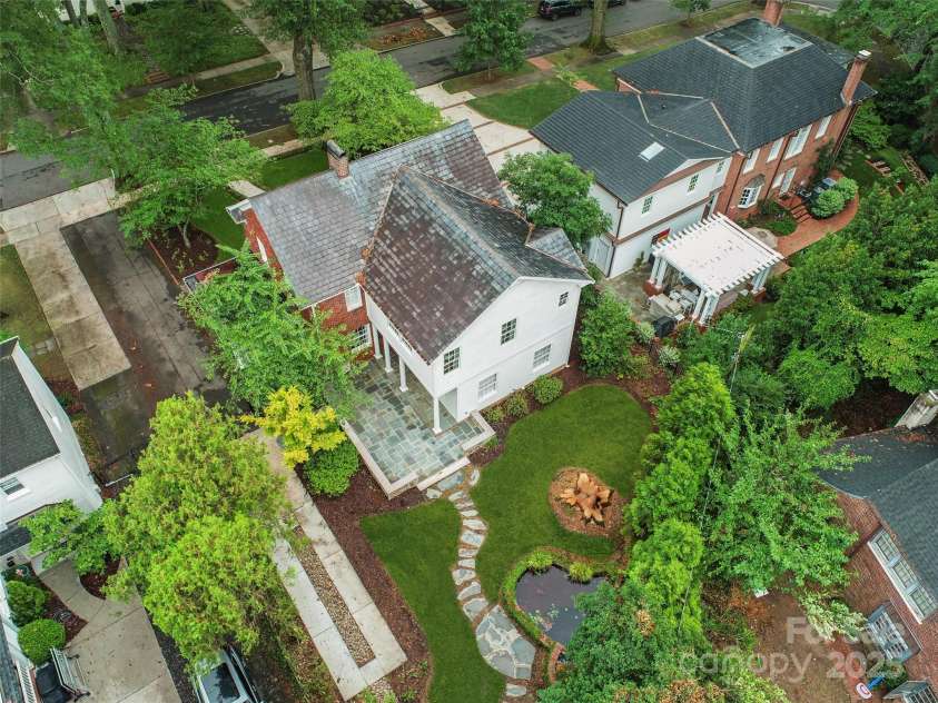 1638 Hertford Road, Charlotte, NC 28207.  MLS# CAR4280556, YatesRealty ID 30604. 