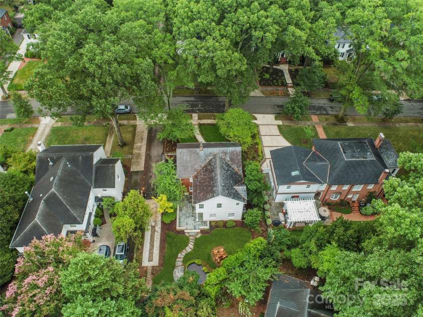 1638 Hertford Road, Charlotte, NC 28207.  MLS# CAR4280556, YatesRealty ID 30604. 