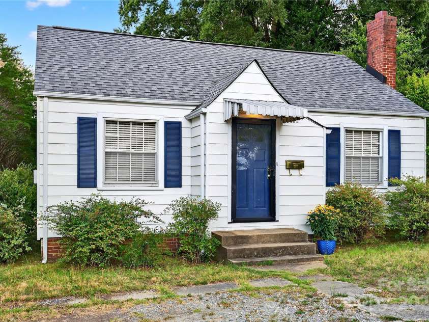 662 Carpenter Avenue, Mooresville, NC 28115.  MLS# CAR4286895, YatesRealty ID 30605. 2 Bedrooms, 1 full Bathroom and just under 1,000 Sq Ft